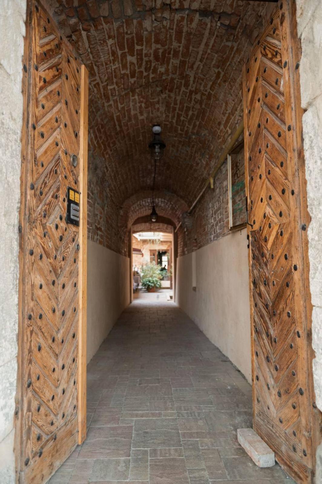 Apart Yaroslava Osmomysla 9 Square - City Center リヴィウ エクステリア 写真