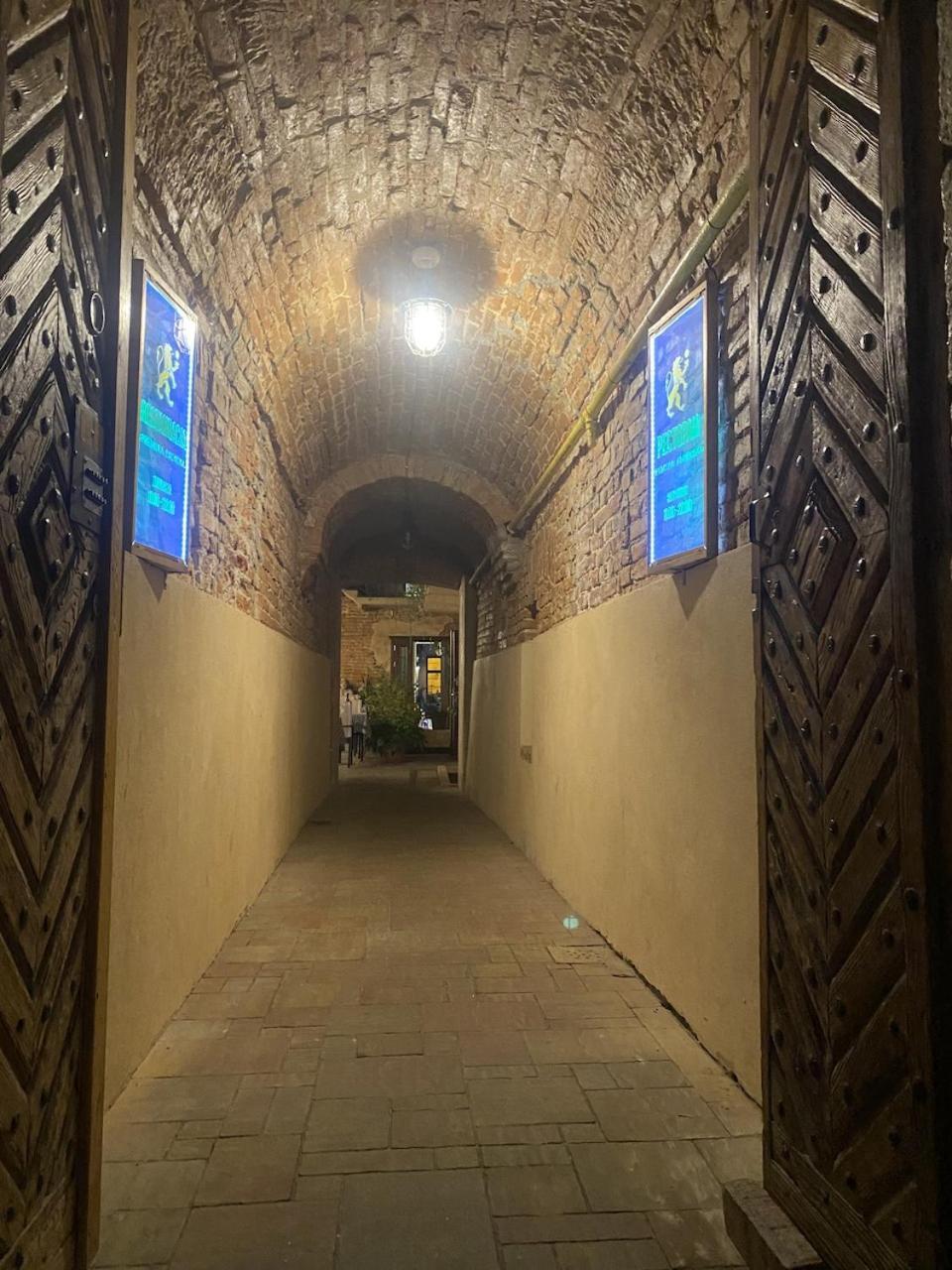 Apart Yaroslava Osmomysla 9 Square - City Center リヴィウ エクステリア 写真