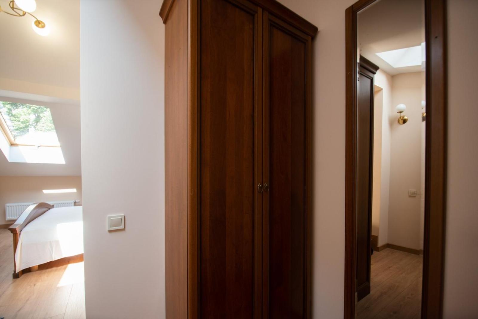 Apart Yaroslava Osmomysla 9 Square - City Center リヴィウ 部屋 写真
