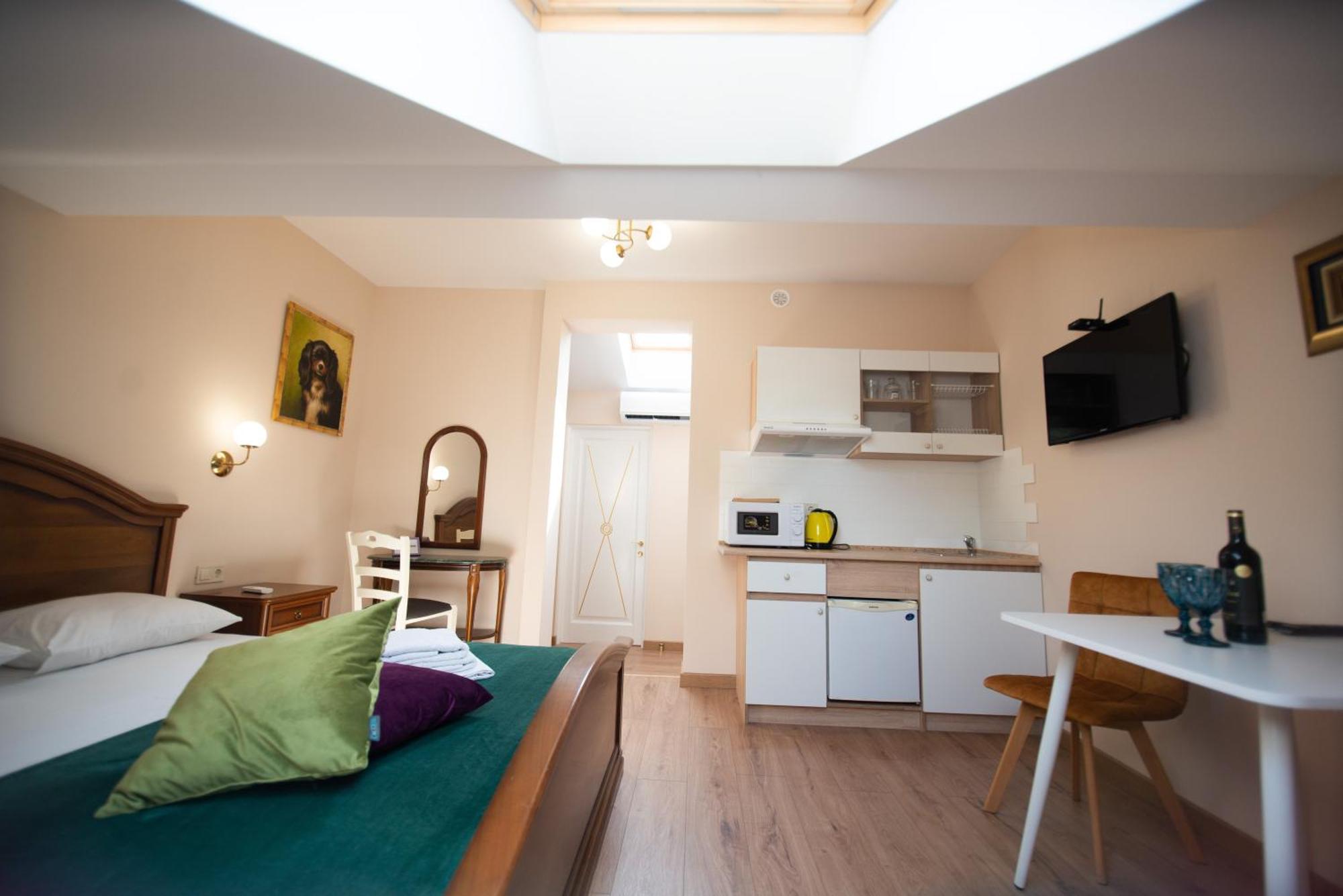 Apart Yaroslava Osmomysla 9 Square - City Center リヴィウ 部屋 写真
